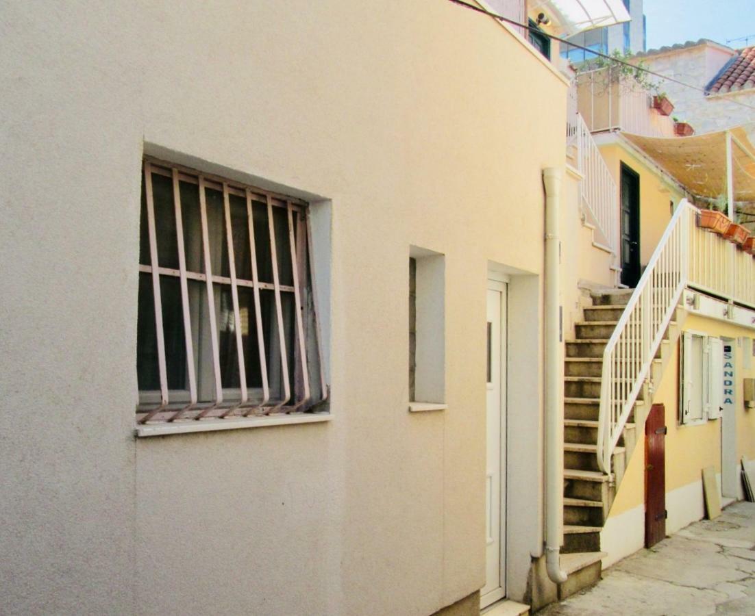 Apt Lavender On Nincevica St- 1 Bedroom Apt 5 Min To The Old Town Of Split Exterior foto